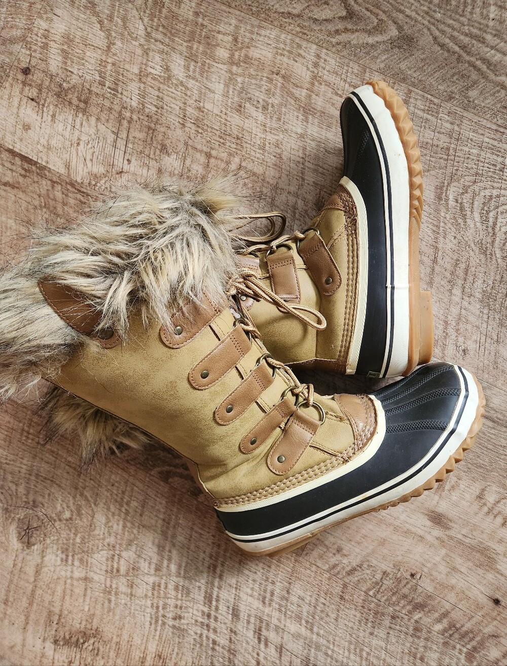 JBU Women’s Tan Faux-Fur Winter Duck Boots